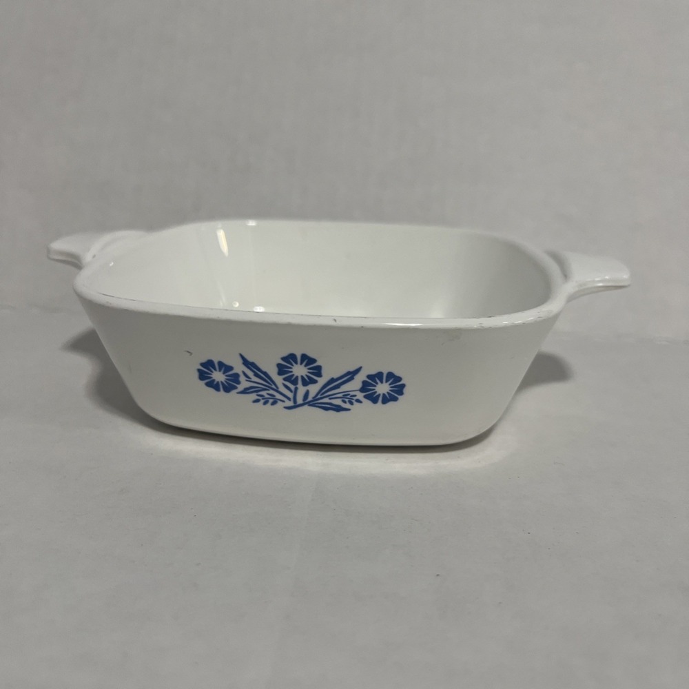 Vintage CORNING WARE Blue Cornflower PETITE PAN P-41. 1960's.